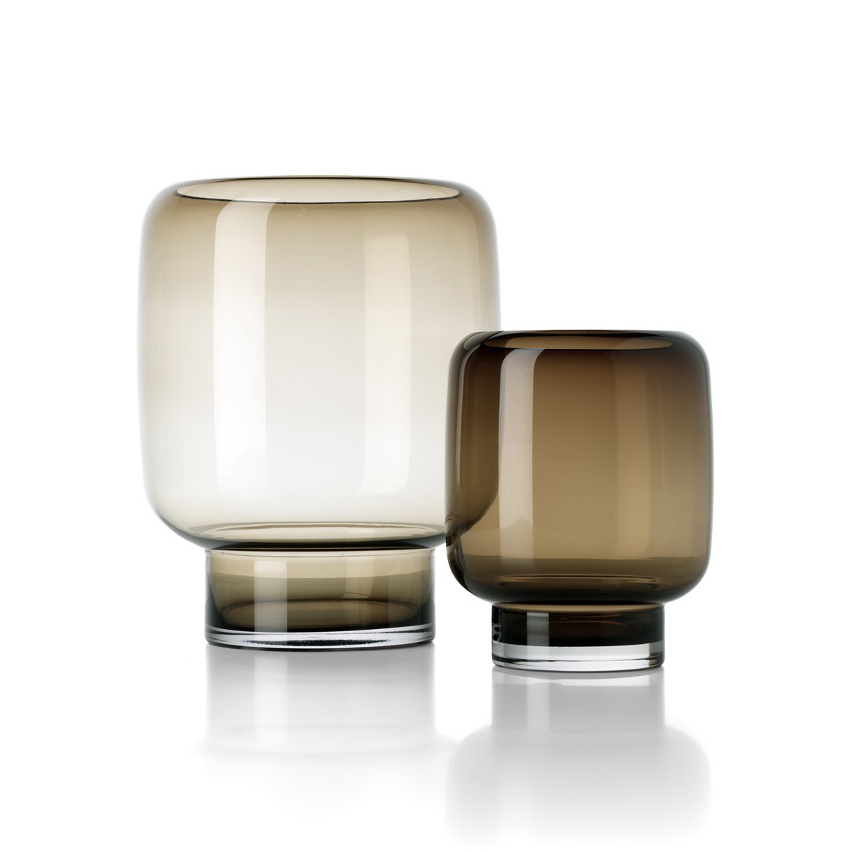 Vase Smoky Cube – im Wohnraum arrangiert