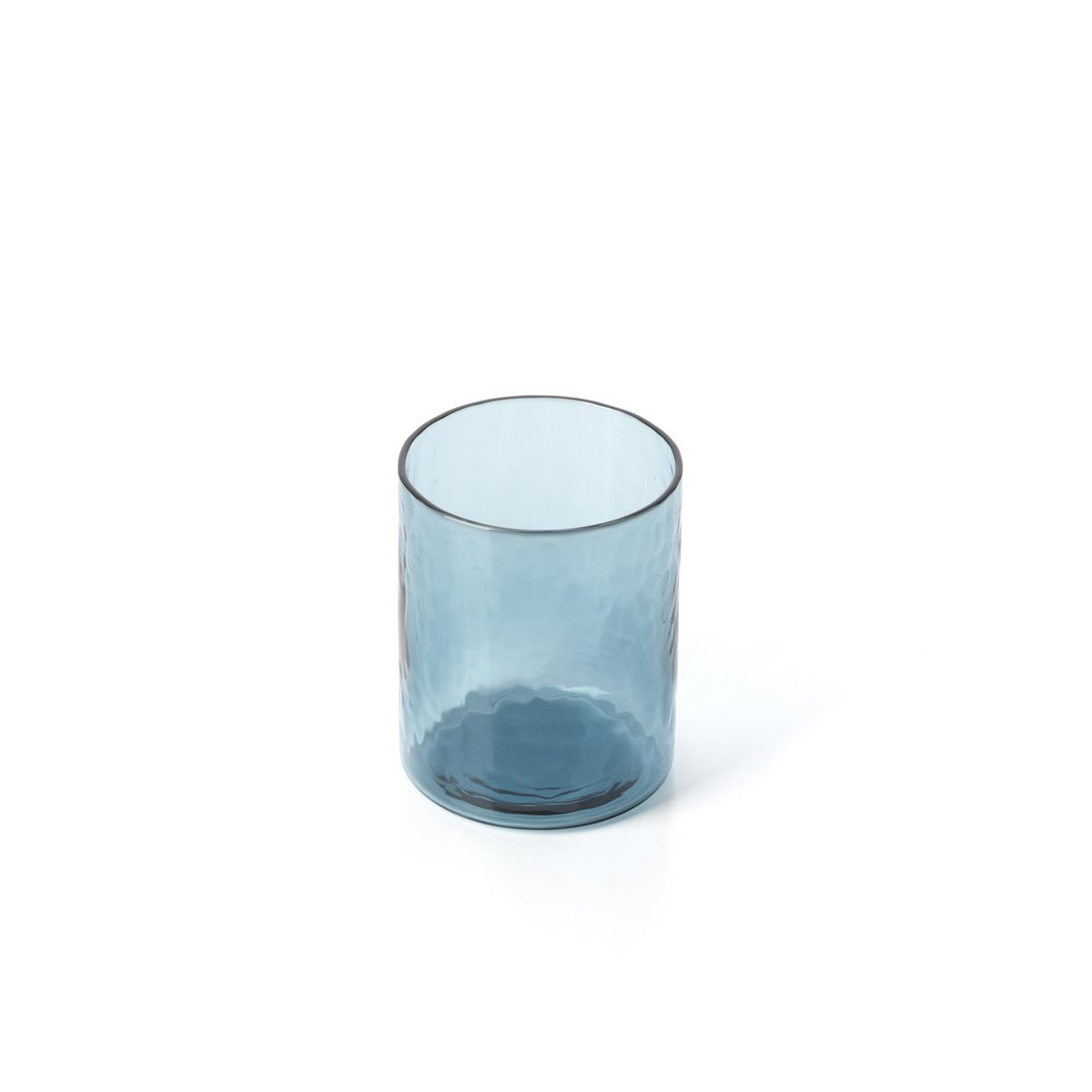 Trinkglas Azure Hammered – Detailaufnahme der Oberfläche