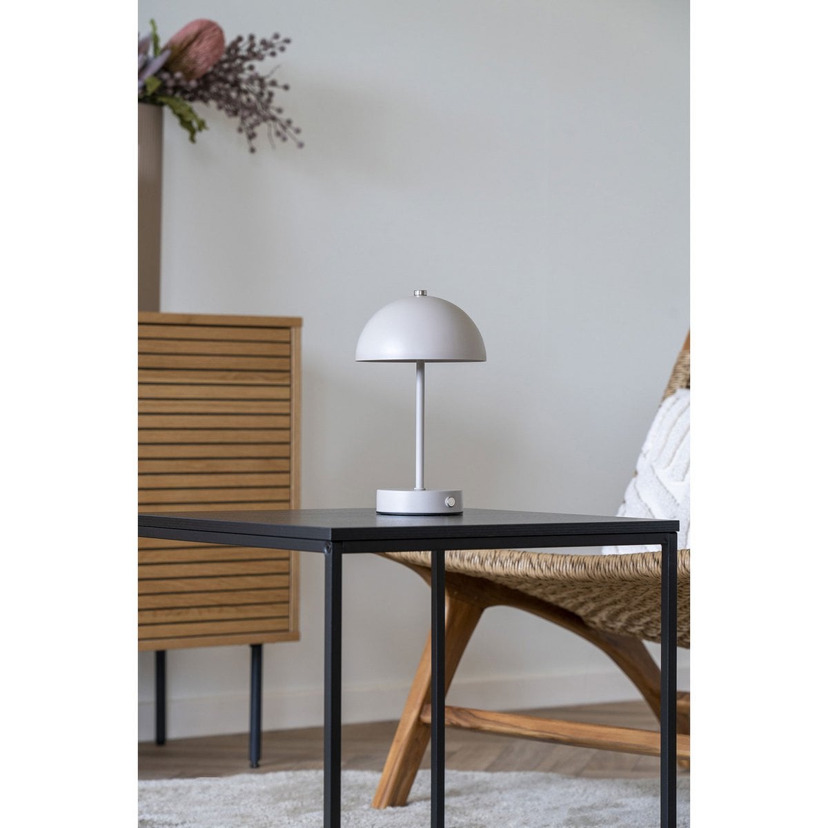 LED-Tischlampe Holt – seitliche Ansicht