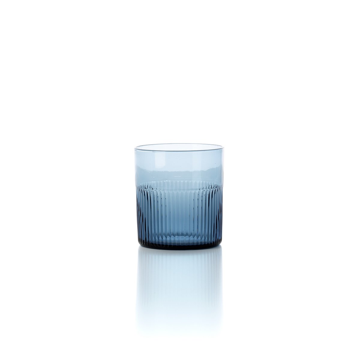 Trinkglas Azure Rippled – Blau, niedrig, aus Glas, handgefertigt in Blau / Indigo